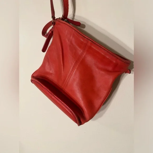 Vintage Red leather Coach Bucket bag duffle crossbody/shoulder Bag purse - Picture 2 of 9